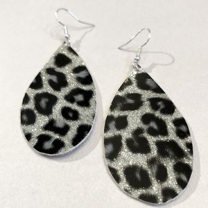 NWT Cheetah sparkly lightweight teardrop earrings